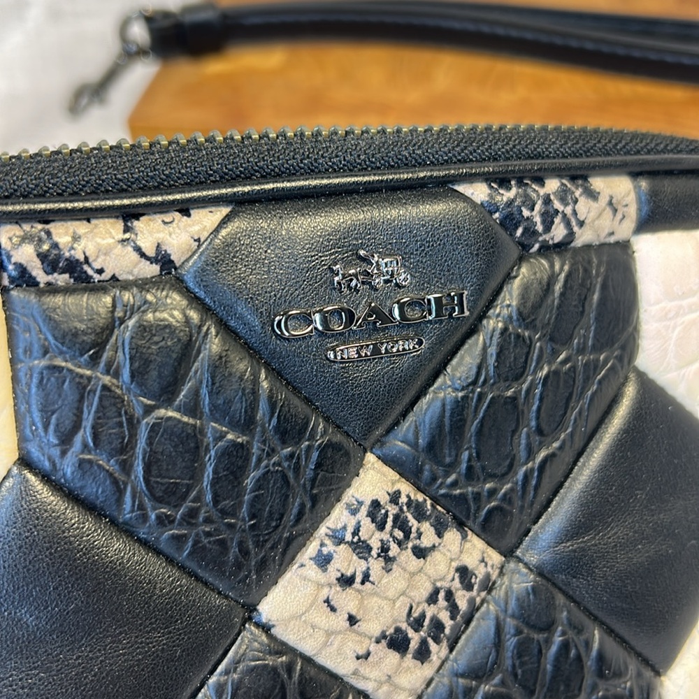Coach compact cross body shoulder pocketbook - Picture 15 of 16